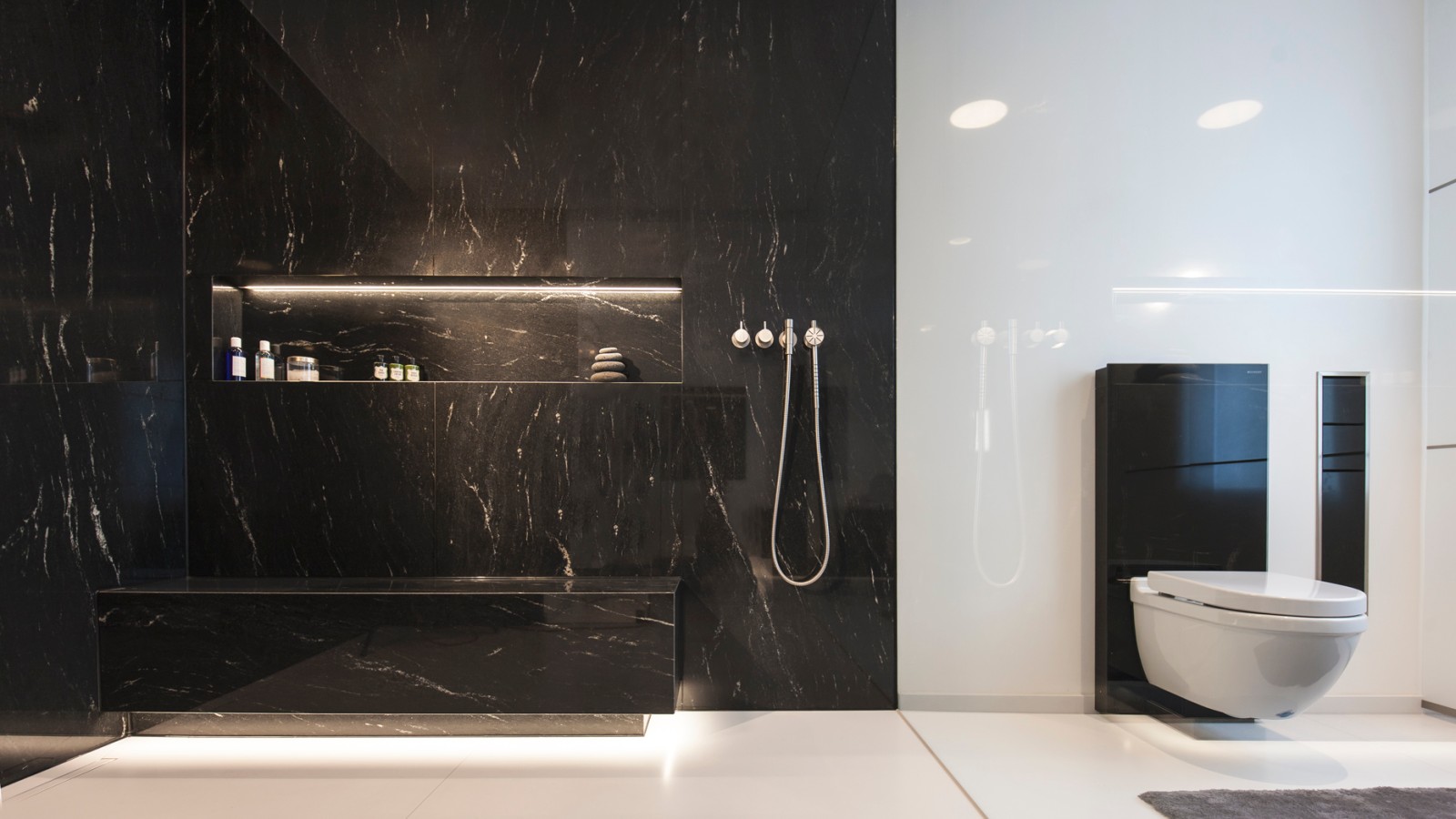 Baddesign einer Luxusvilla von Trendscout Torsten Müller (© Torsten Müller) Baddesign einer Luxusvilla von Trendscout Torsten Müller (© Torsten Müller)