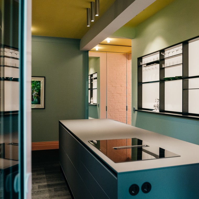 SoLebIch Apartment in München: Die moderne Wohnküche (© bjfotografie) SoLebIch Apartment in München: Die moderne Wohnküche (© bjfotografie)