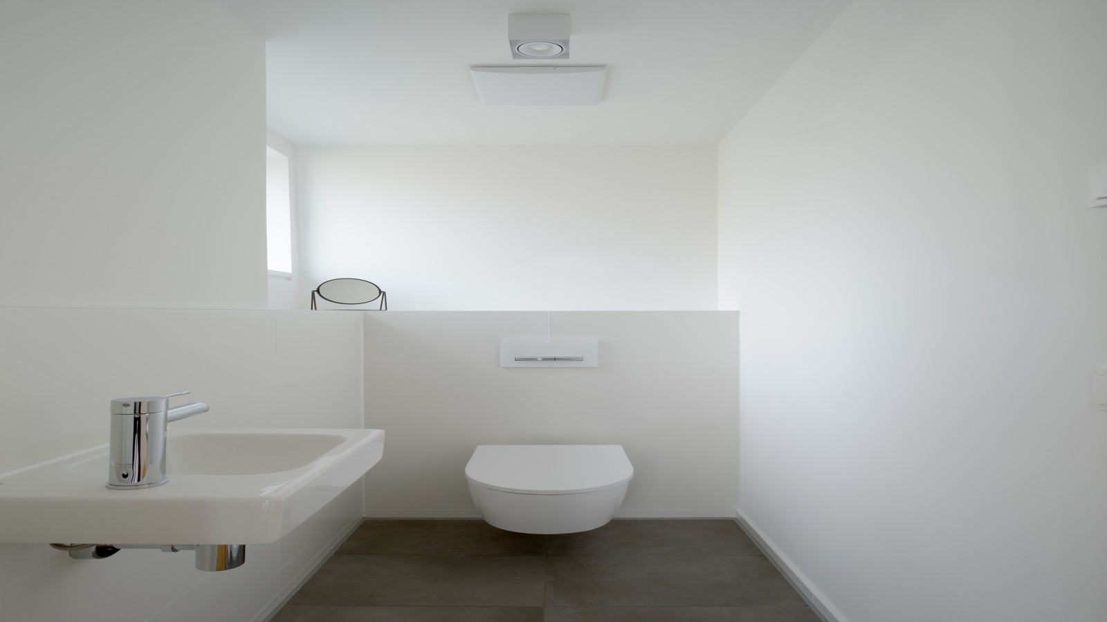 Gäste-WC im Mietshaus der Familie Müller-Wiefel