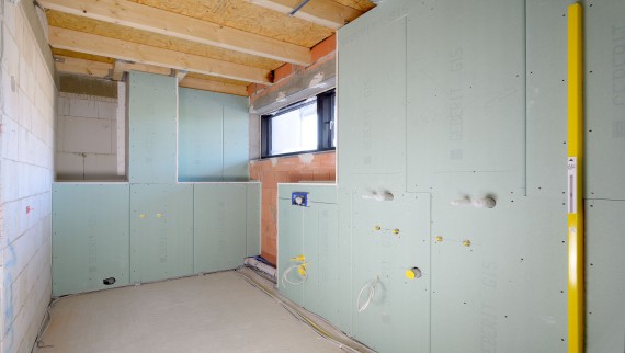 Die Systembeplankung im Familienbad des Privathauses Die Systembeplankung im Familienbad des Privathauses