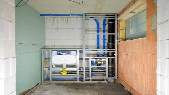 Das Privathaus der Familie Müller-Wiefel: Rohinstallation Gäste-WC Das Privathaus der Familie Müller-Wiefel: Rohinstallation Gäste-WC