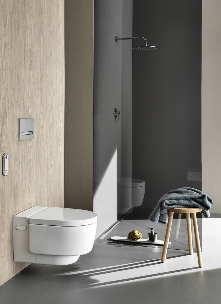 Geberit AquaClean Mera Dusch-WC kombiniert mit der Betätigungsplatte Geberit Sigma50. Geberit AquaClean Mera Dusch-WC kombiniert mit der Betätigungsplatte Geberit Sigma50.