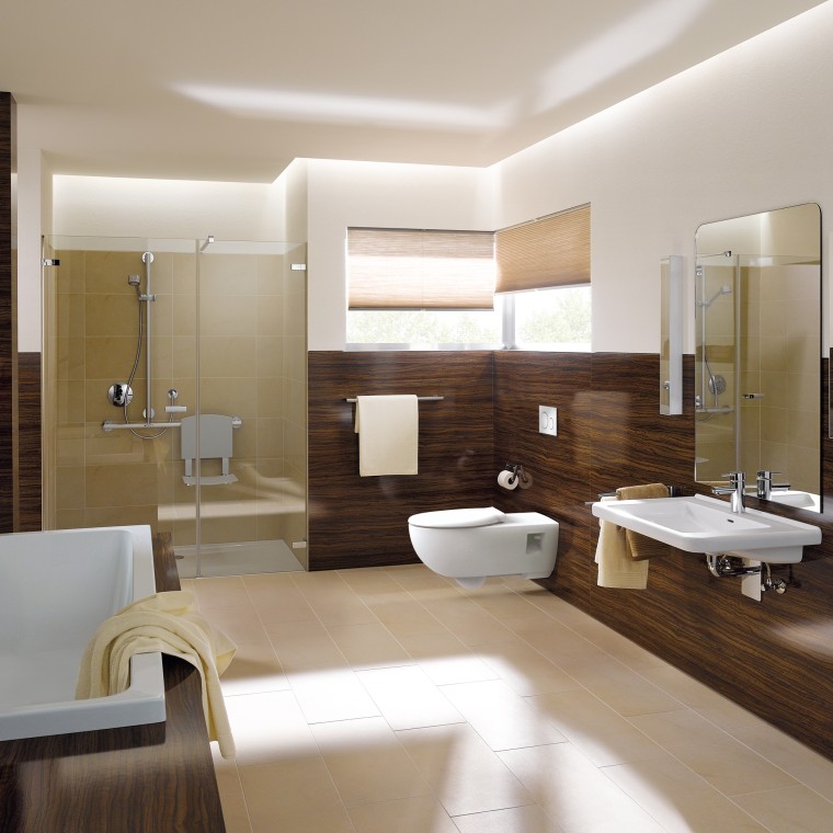 Geberit Renova Comfort Badezimmer mit WC, Waschtisch und Badewanne Geberit Renova Comfort Badezimmer mit WC, Waschtisch und Badewanne