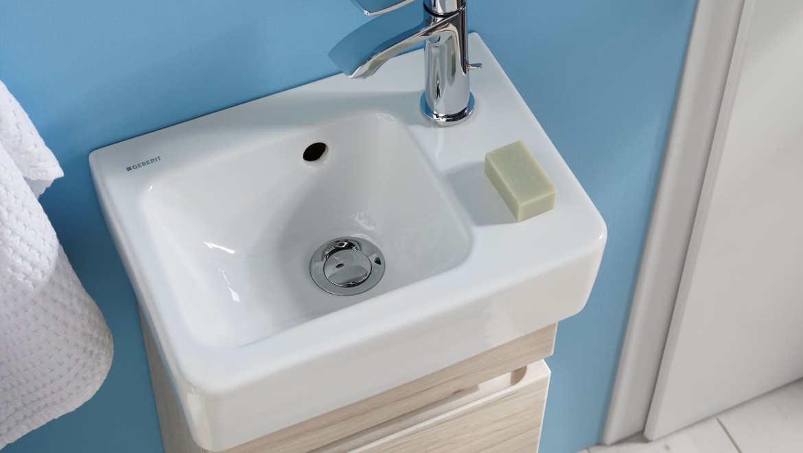 Geberit Renova Plan Handwaschbecken mit Unterschrank, Hahnloch seitlich