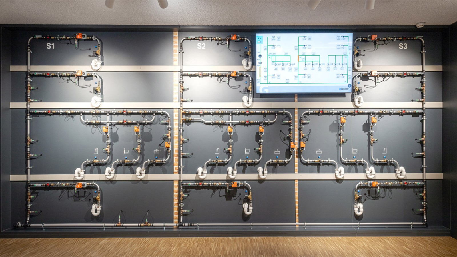 Hydraulikwand im Geberit Informationszentrum Langenfeld Hydraulikwand im Geberit Informationszentrum Langenfeld
