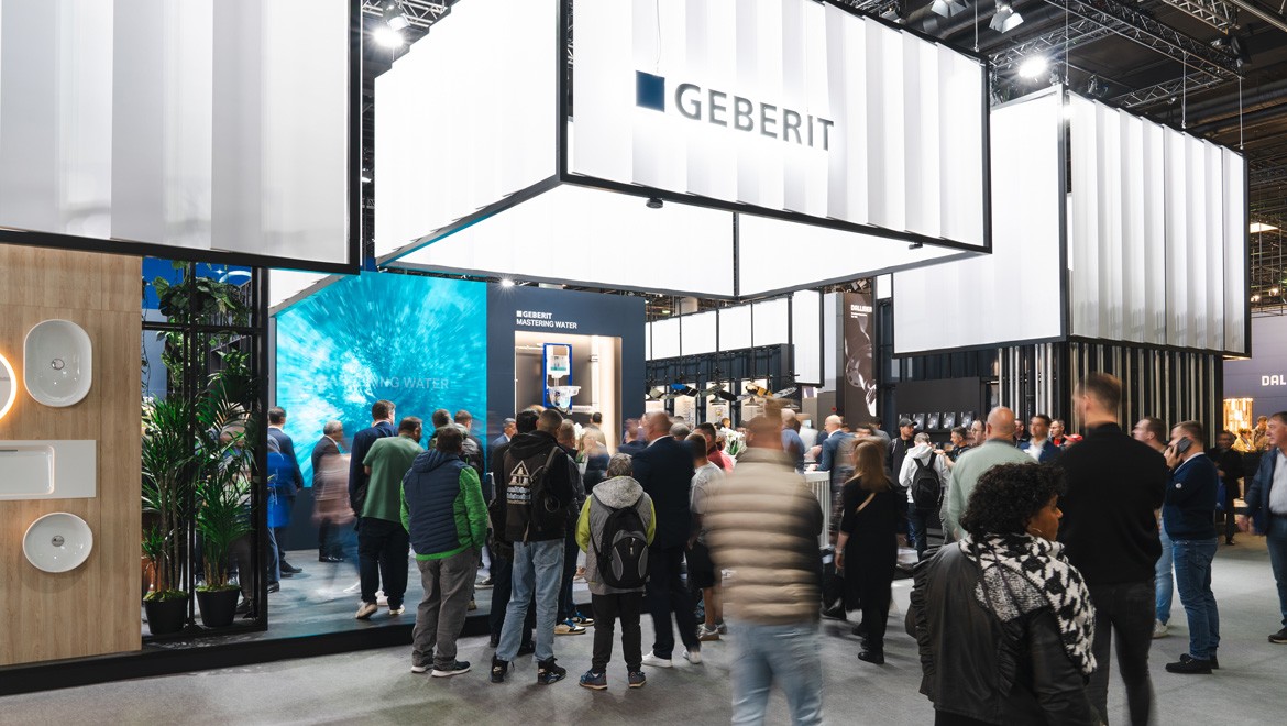 Auf dem Geberit-Messestand der ISH 2025 erlebten die Fachbesucher die neuesten Produktinnovationen hautnah.