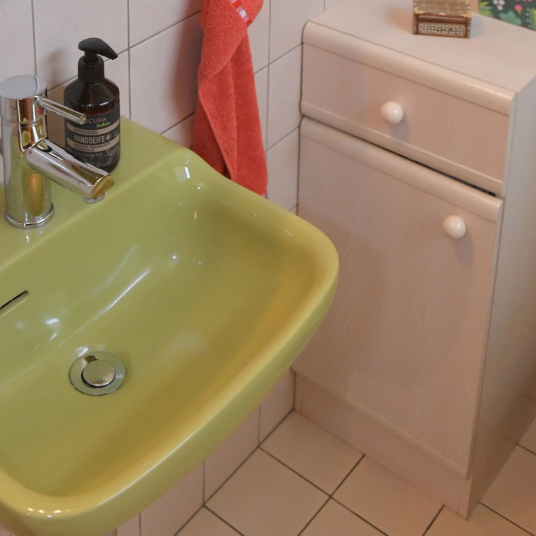 Waschplatz im alten Gästebad der Familie Grewe mit wenig Stauraum Waschplatz im alten Gästebad der Familie Grewe mit wenig Stauraum