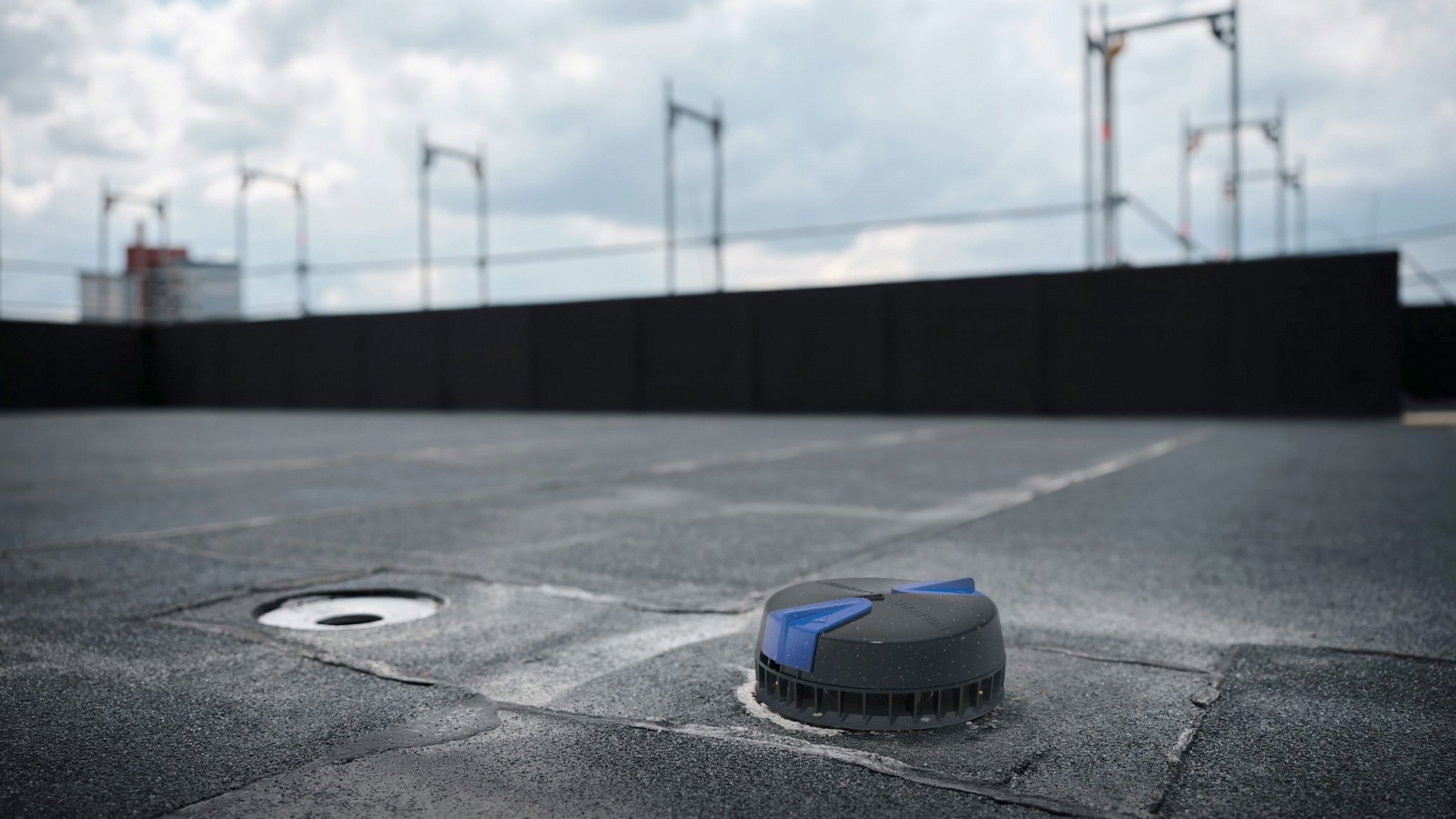 Unterdruck-Dachentwässerung Geberit Pluvia verbaut im Logistikzentrum AMF. Unterdruck-Dachentwässerung Geberit Pluvia verbaut im Logistikzentrum AMF.