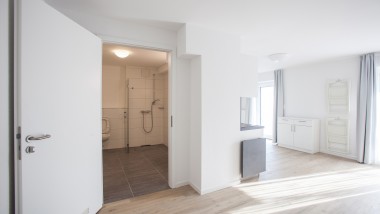 24 der insgesamt 137 Mikroapartments im Cubus130 sind auch für Menschen im Rollstuhl gut geeignet 24 der insgesamt 137 Mikroapartments im Cubus130 sind auch für Menschen im Rollstuhl gut geeignet