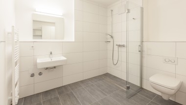 Barrierefreien Bäder im Cubus130 in Frankfurt am Main Barrierefreien Bäder im Cubus130 in Frankfurt am Main