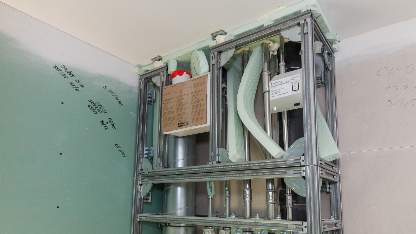 Vorgefertigte GIS Sanitärwände von Geberit reduzierten die Montagezeit