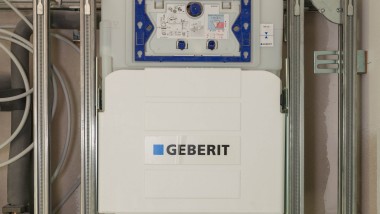 Das Installationselement für das WC ist bereits in das Geberit GIS IV Tragsystem integriert Das Installationselement für das WC ist bereits in das Geberit GIS IV Tragsystem integriert