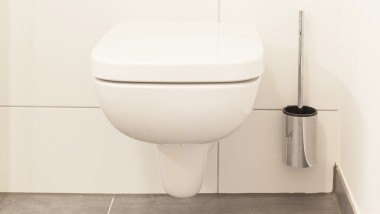 Geberit Renova Plan WC im modernen eckigen Design Geberit Renova Plan WC im modernen eckigen Design