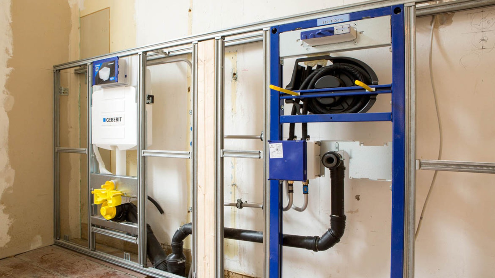 Geberit GIS Element mit Unterputzspülkasten Geberit Sigma, Power & Connect Box und Versorgungssystem Geberit FlowFit Geberit GIS Element mit Unterputzspülkasten Geberit Sigma, Power & Connect Box und Versorgungssystem Geberit FlowFit