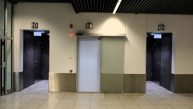 Sanitäranlagen im Ankunftsbereich des Zentralgebäudes C, Airport Düsseldorf