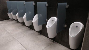 Urinal Selva von Geberit mit automatischer Spülauslösung