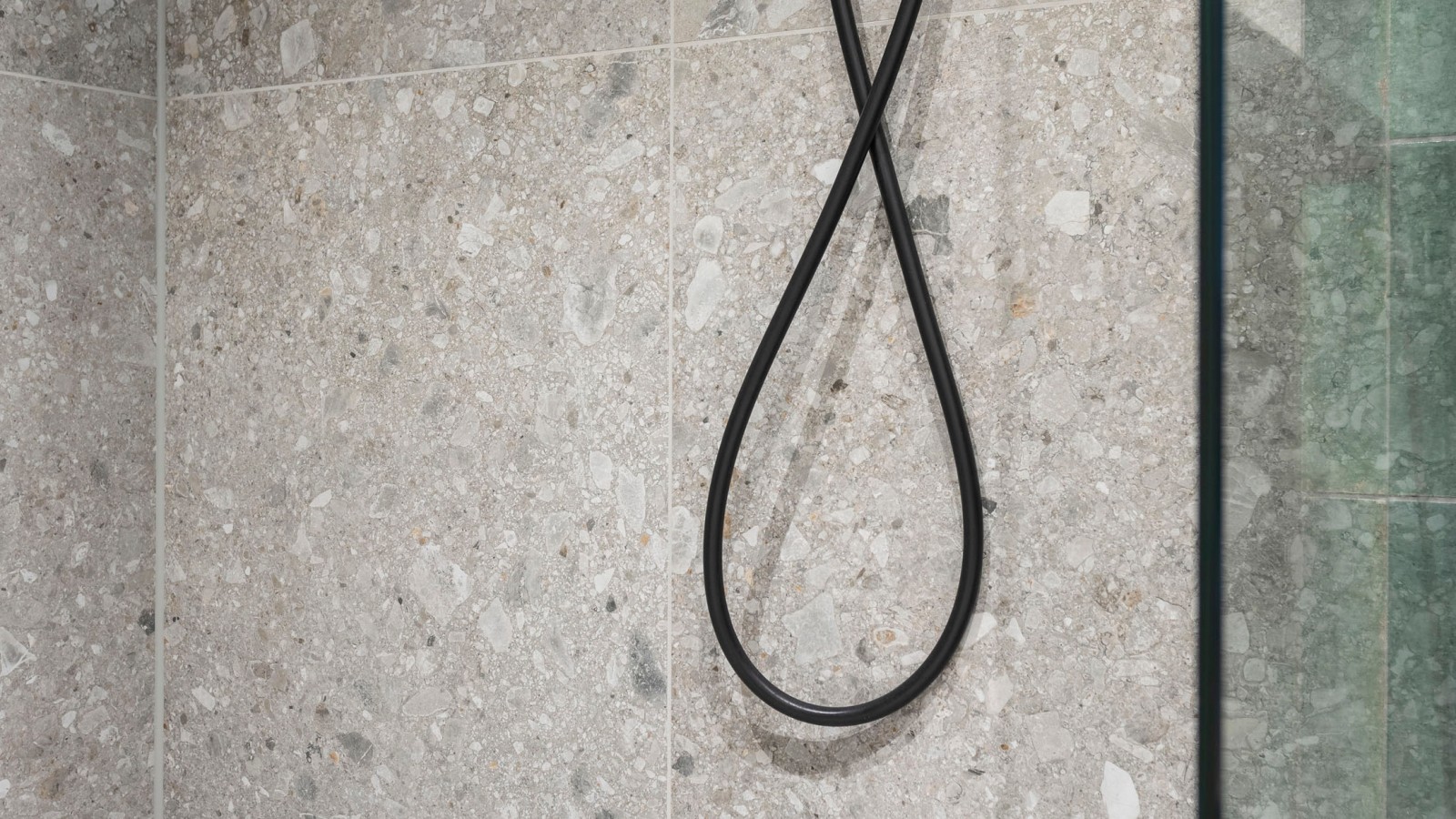 Geberit Wandablauf in der bodenebenen Dusche des Clipper Boardinghouse Hamburg. Geberit Wandablauf in der bodenebenen Dusche des Clipper Boardinghouse Hamburg.