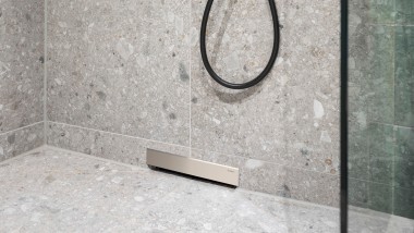 Geberit Wandablauf in der bodenebenen Dusche des Clipper Boardinghouse Hamburg. Geberit Wandablauf in der bodenebenen Dusche des Clipper Boardinghouse Hamburg.