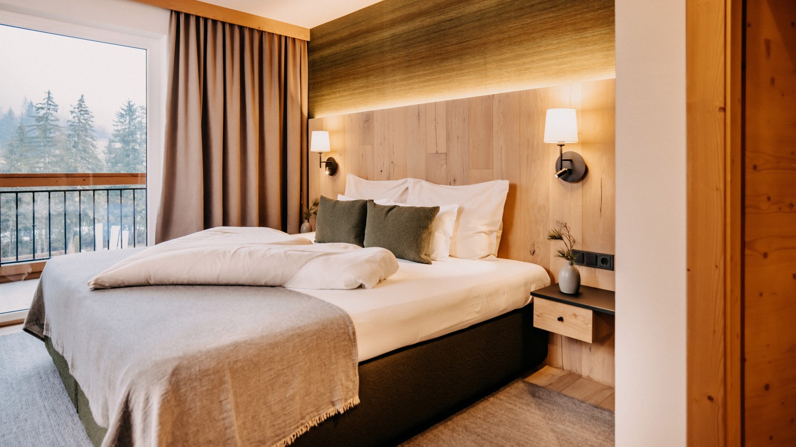 Schlafbereich mit hohem Komfort im Schmuckkastl. (© Naturhotel Forsthofgut Leogang)