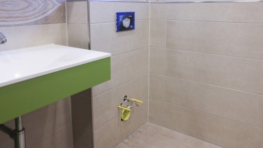 Stromanschluss für das Geberit AquaClean Mera Dusch-WC im Hoten Rosenhof.