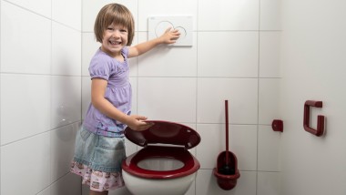 Kinder-Tiefspül-WCs mit integriertem Sitzring in Töpfchenform