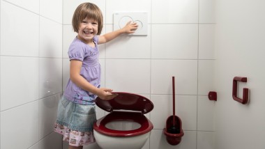 Kinder-Tiefspül-WCs mit integriertem Sitzring in Töpfchenform Kinder-Tiefspül-WCs mit integriertem Sitzring in Töpfchenform