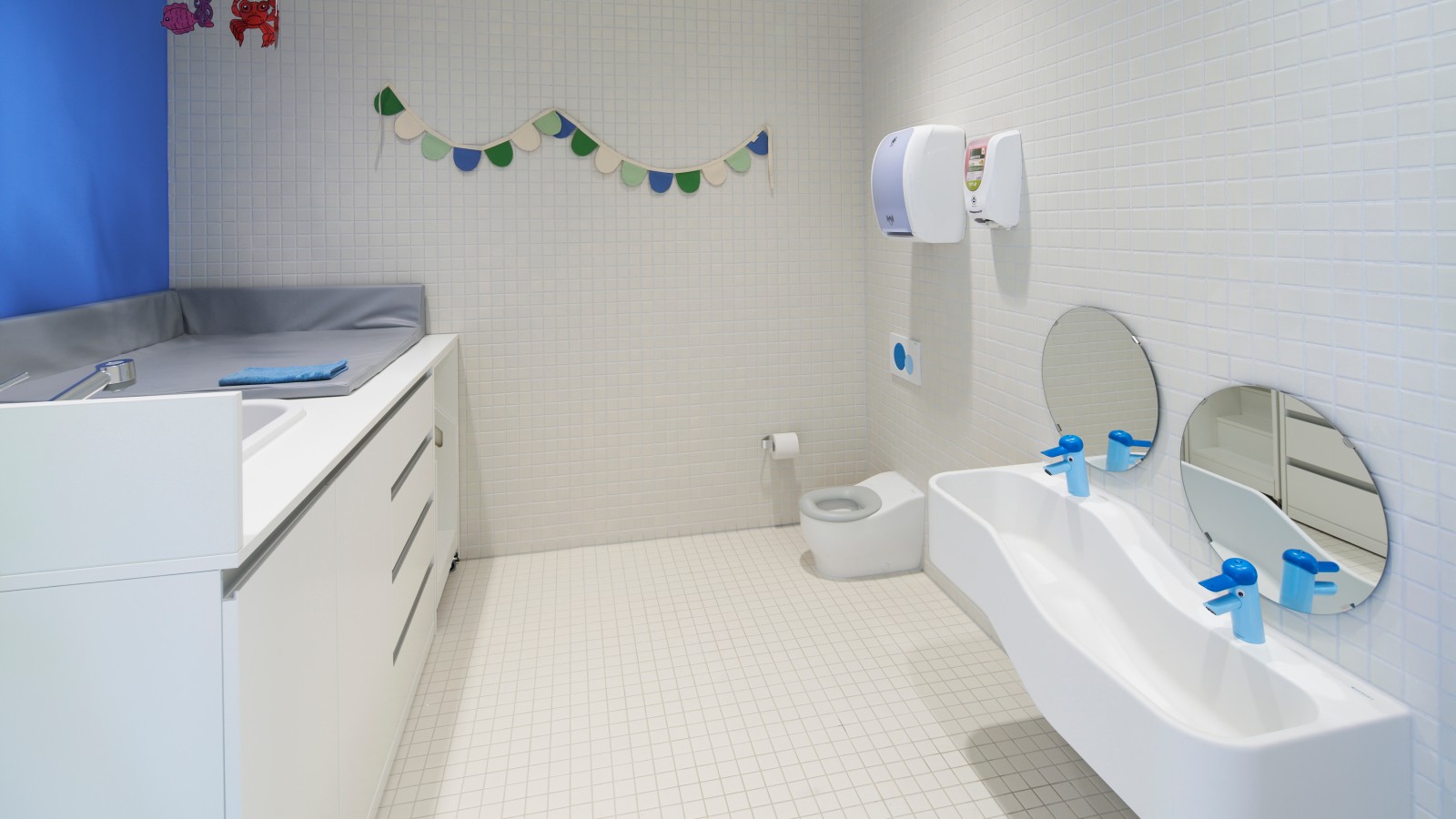 Sanitäranlage in Blautönen Sanitäranlage in Blautönen