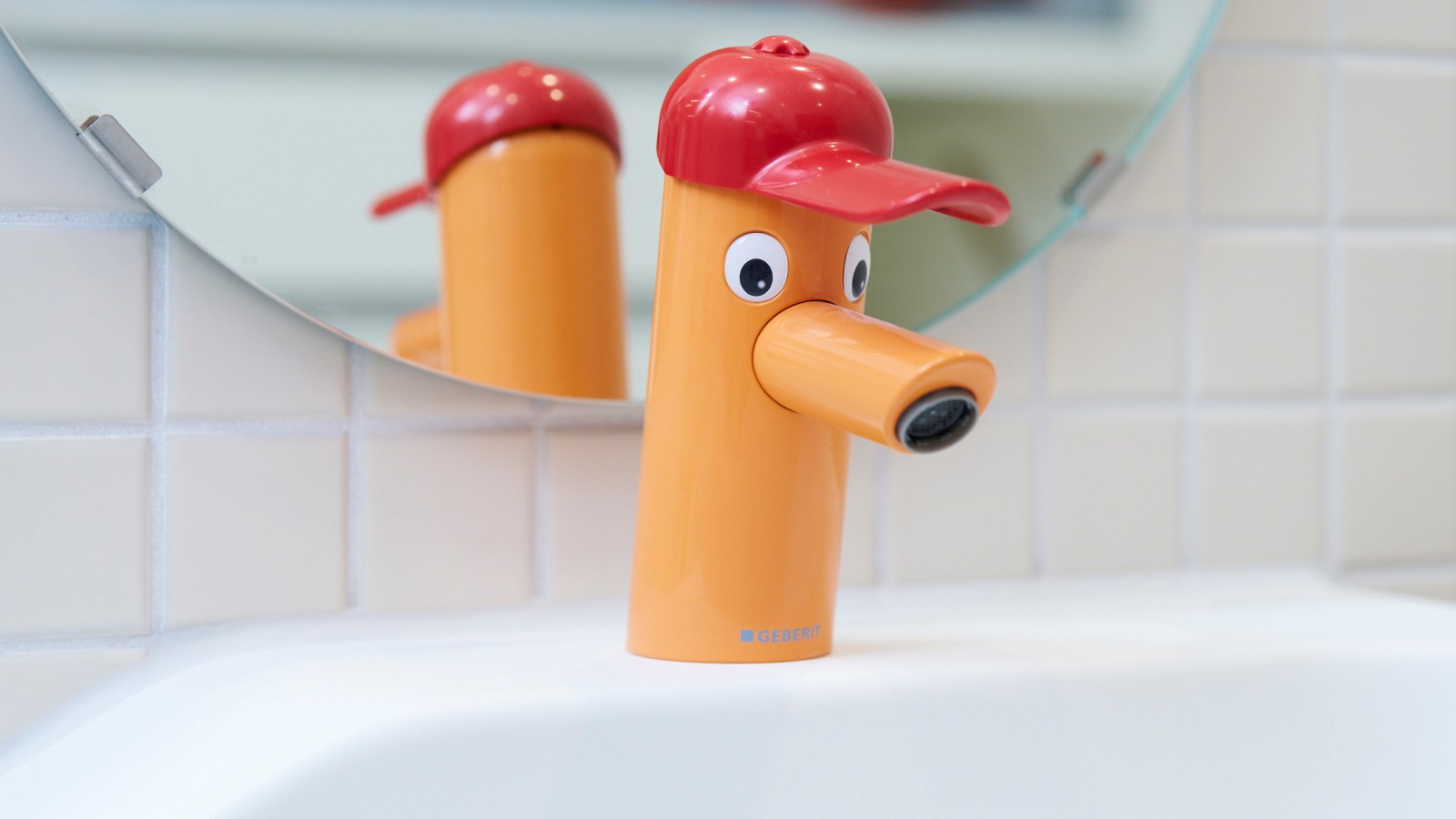 Geberit Bambini Armatur in Kaminrot und Orange Geberit Bambini Armatur in Kaminrot und Orange