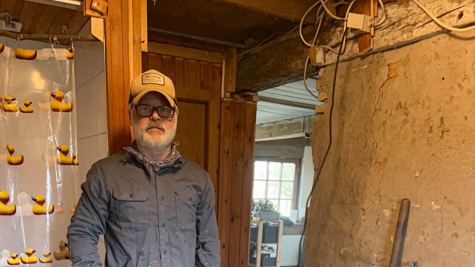 Jörg Heikhaus während der Badrenovierung. (© Jörg Heikhaus)