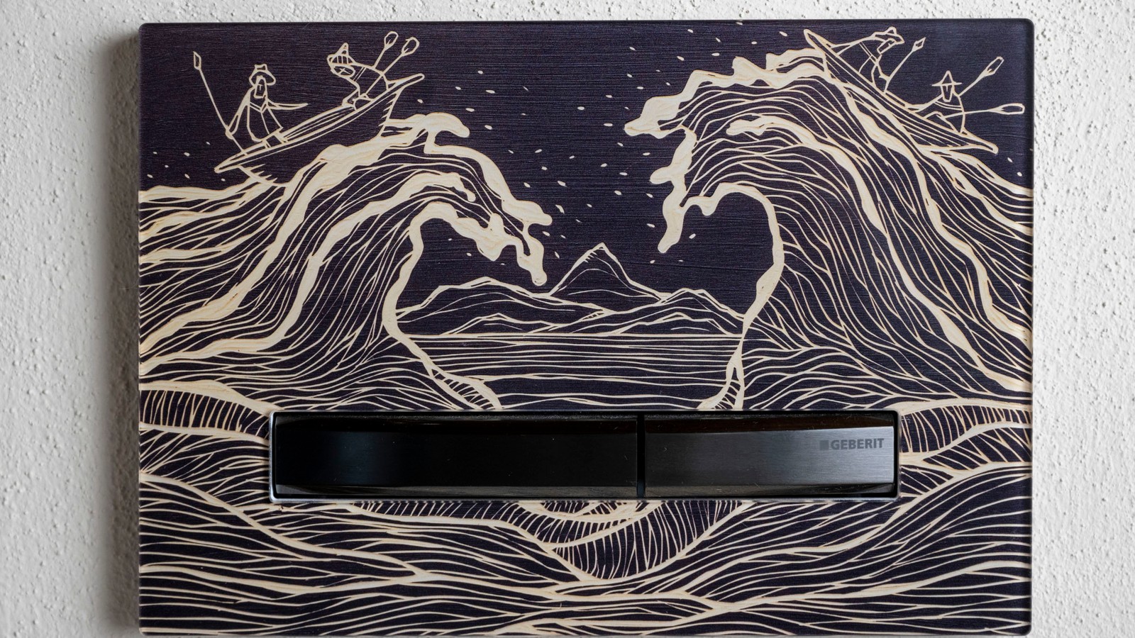Geberit Sigma50 Betätigungsplatte mit einem künstlerischen Holzschnitt von Jörg Heikhaus. Geberit Sigma50 Betätigungsplatte mit einem künstlerischen Holzschnitt von Jörg Heikhaus.