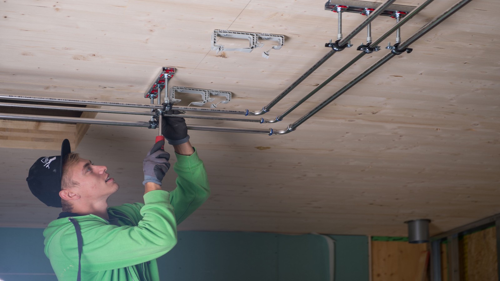 Montage von Geberit Mapress für die Versorgungsleitungen Montage von Geberit Mapress für die Versorgungsleitungen