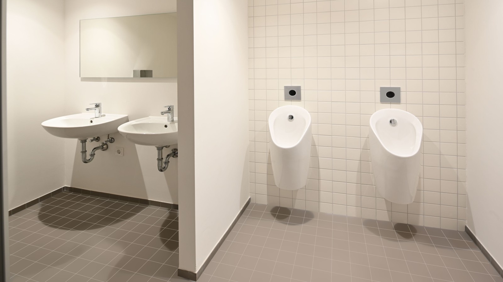 Urinal Geberit Preda und Waschtisch Geberit Renova Urinal Geberit Preda und Waschtisch Geberit Renova
