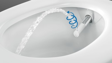 Ein sanfter Duschstrahl des Dusch-WCs Geberit AquaClean Sela reinigt den Intimbereich