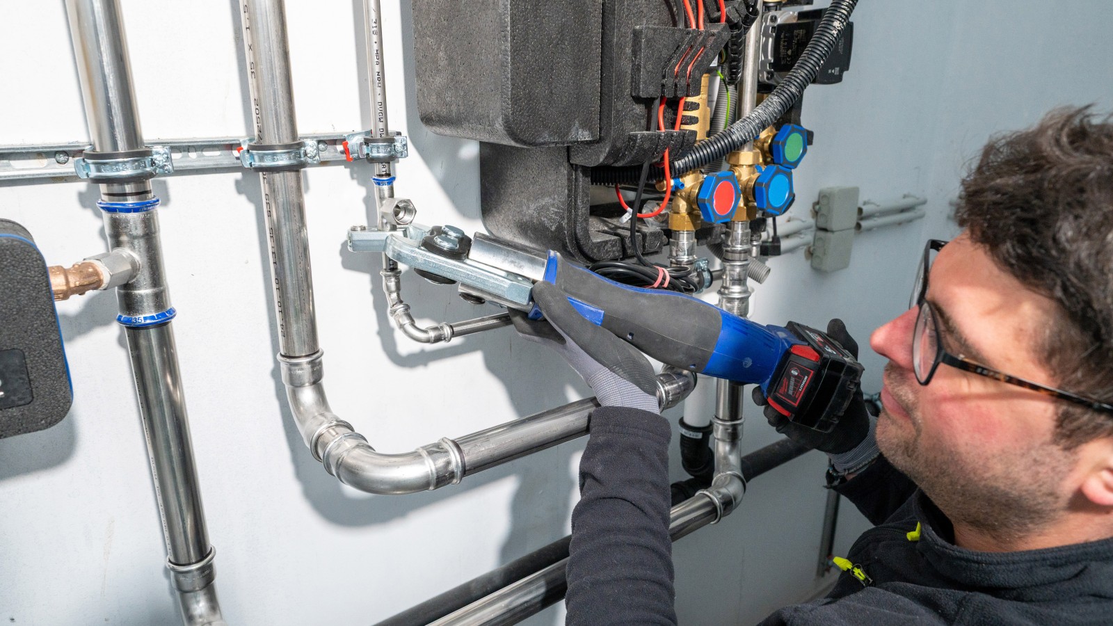 Für Trinkwasser und Heizungsinstallation wurde Geberit Mapress Edelstahl 1.4401 und Mapress Therm eingesetzt.