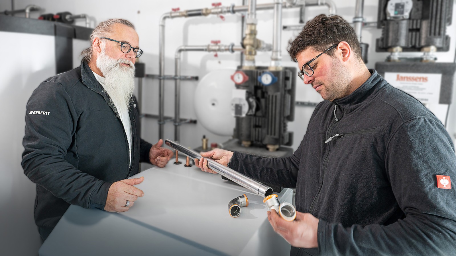 Geberit Verkaufsberater Herr Graszt begleitete das Projektteam.
