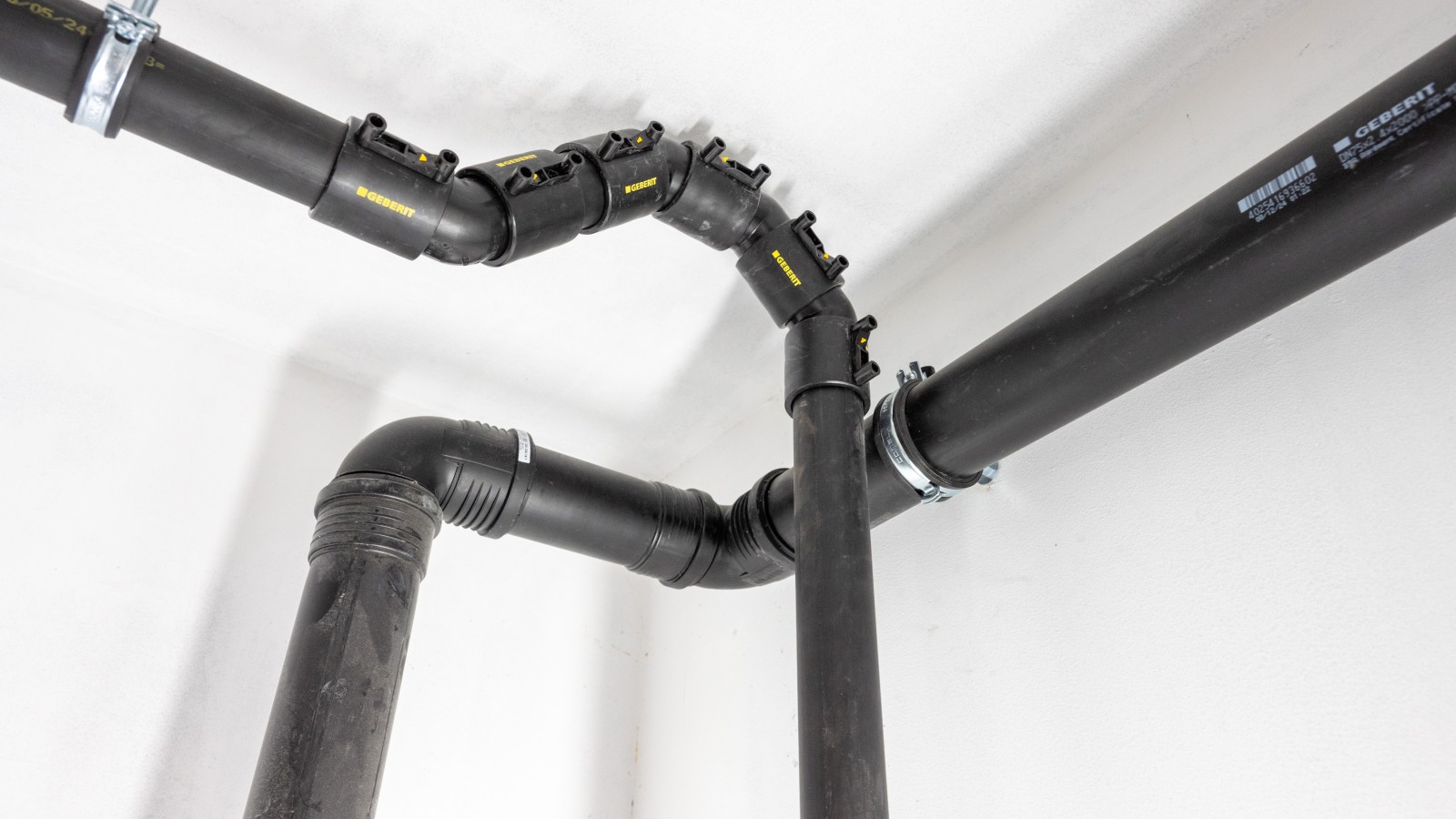 Kombination der Gebäudeentwässerungssysteme „Silent-Pro” und „Silent-PP”.