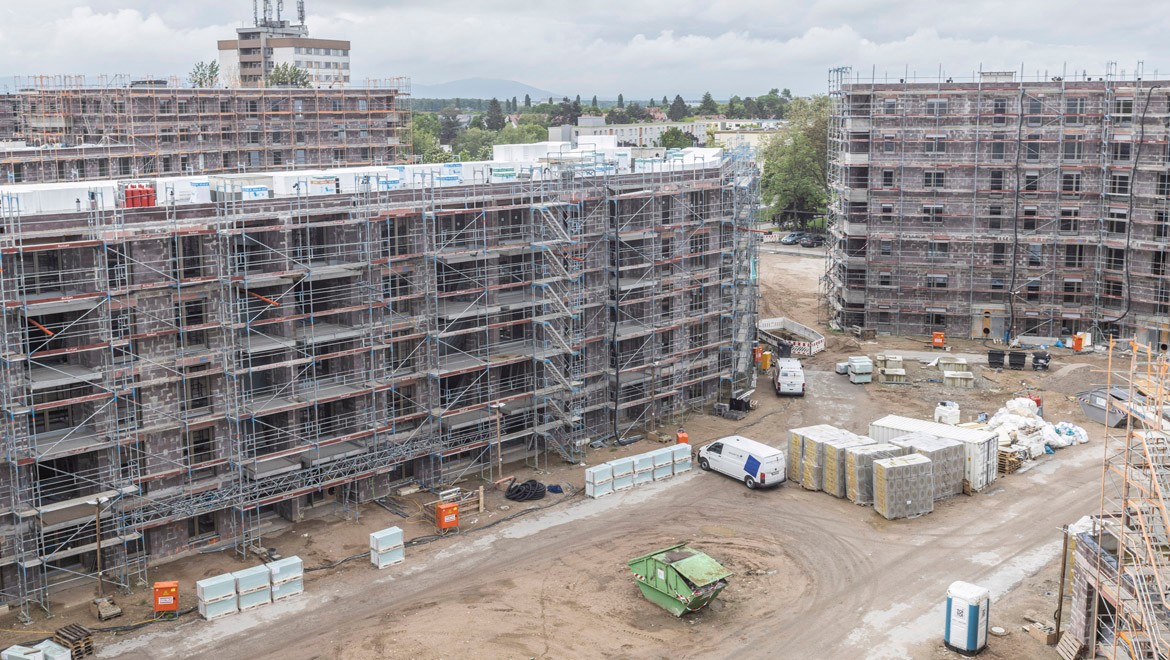 Auf dem August-Klingler-Areal in Karlsruhe-Daxlanden entstehen 354 neue Wohneinheiten in stadtnaher Lage. Auf dem August-Klingler-Areal in Karlsruhe-Daxlanden entstehen 354 neue Wohneinheiten in stadtnaher Lage.
