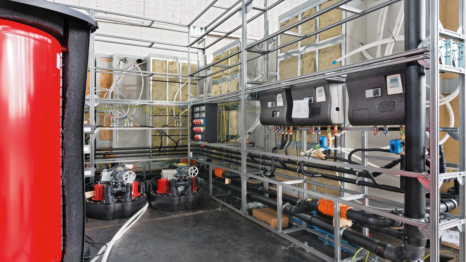 Geberit GIS IV, Technikzentralen in den Sanitärinseln