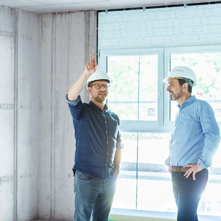 Reiner Weidle, Geschäftsführer der GVG Sanitärsysteme GmbH, im Austausch mit Andreas Wechselberger von Geberit Reiner Weidle, Geschäftsführer der GVG Sanitärsysteme GmbH, im Austausch mit Andreas Wechselberger von Geberit