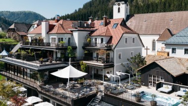 Außenansicht auf das Boutique Hotel Refugium Lunz. (© Gregor Hofbauer/Refugium Lunz)