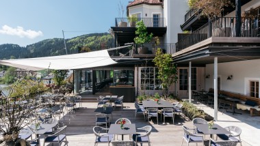 Blick auf die Terrasse des Refugium Lunz. (© Gregor Hofbauer/Refugium Lunz)