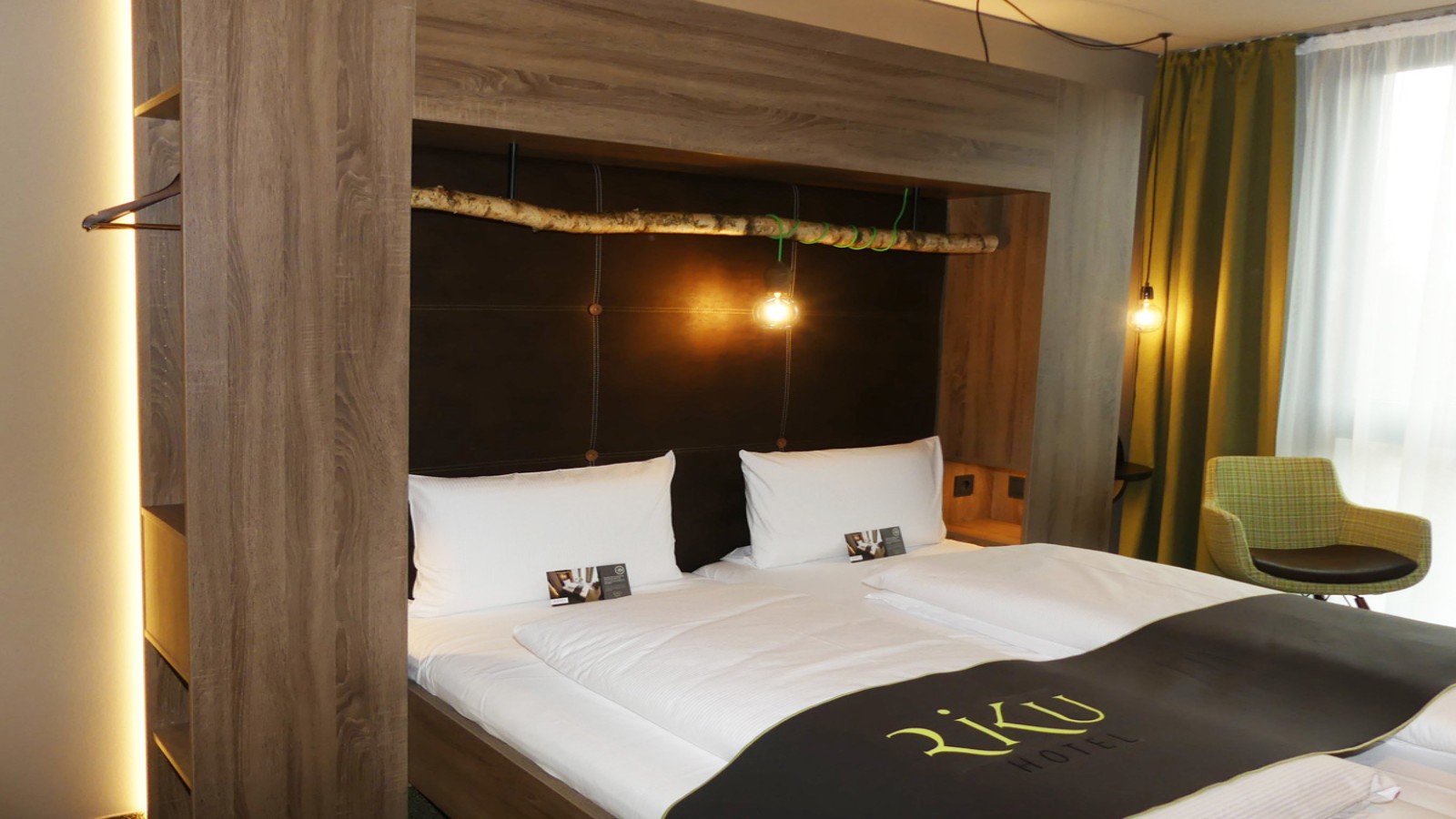 Doppelzimmer Hotel RiKu Pfullendorf, Waldfarben und Echtholz