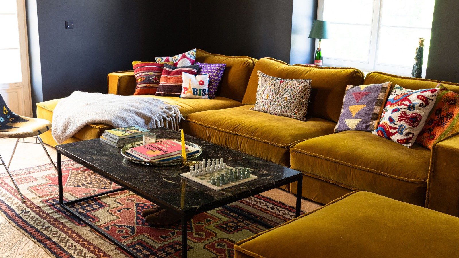 Stilbewusstes und einladendes Wohnzimmer.