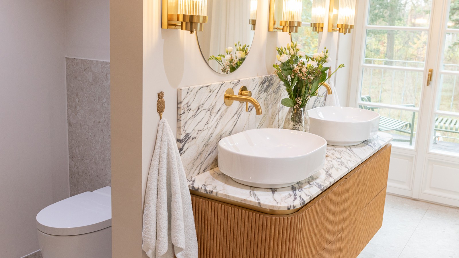 Bad mit Geberit AquaClean Dusch-WC.