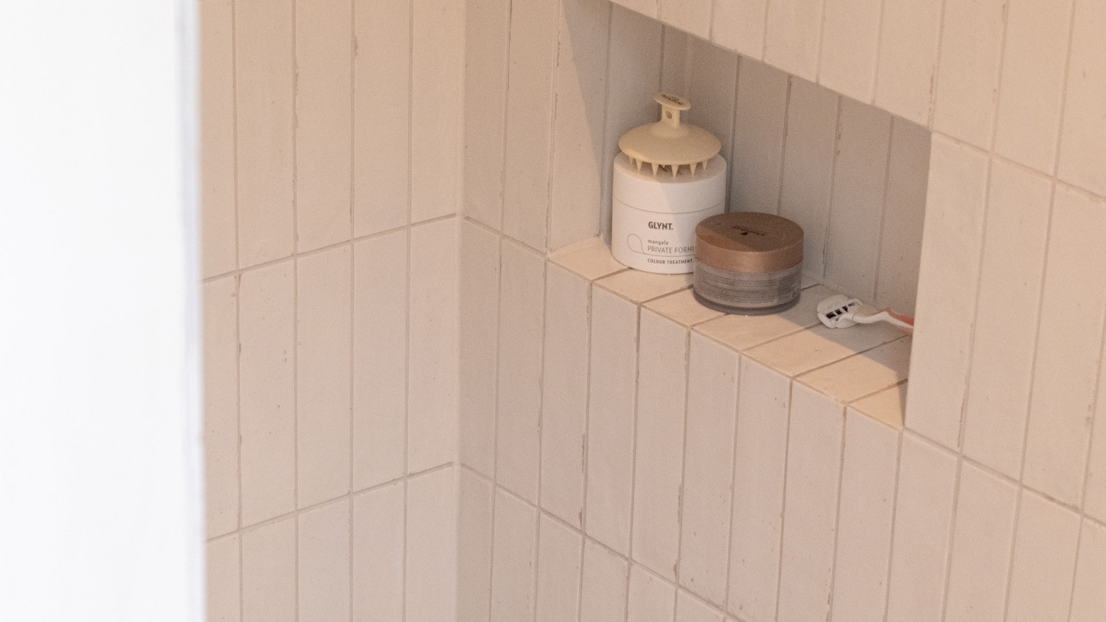 Integrierte Nischenablagebox in der Dusche