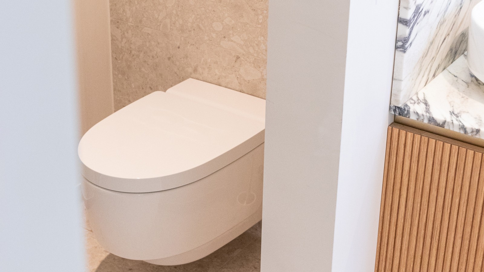 Geberit AquaClean Dusch-WC Mera Comfort Geberit AquaClean Dusch-WC Mera Comfort