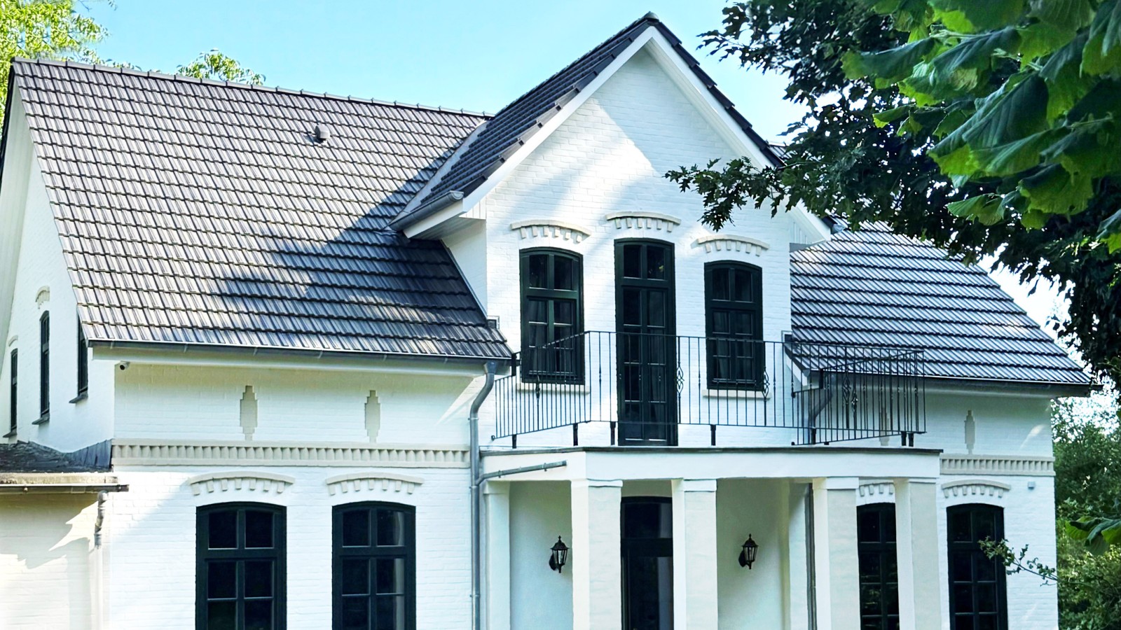 Außenansicht der Villa von Büsra Qadir.