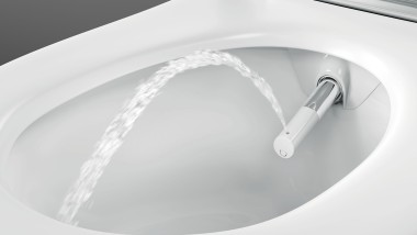 Das Geberit AquaClean Sela mit integrierter WhirlSpray-Duschtechnologie. Das Geberit AquaClean Sela mit integrierter WhirlSpray-Duschtechnologie.