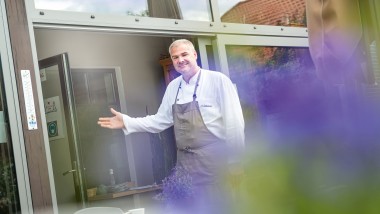 Gastronom Armin Schumann vor seiner Genusswerkstatt Gastronom Armin Schumann vor seiner Genusswerkstatt