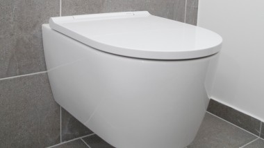 Geberit ONE WC mit geschlossenem Deckel